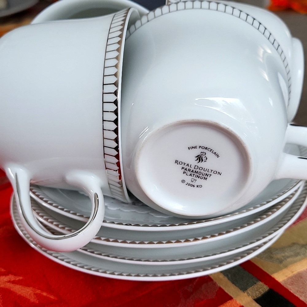 ROYAL DOULTON PARAMOUNT PLATINIUM 2006  8pieces